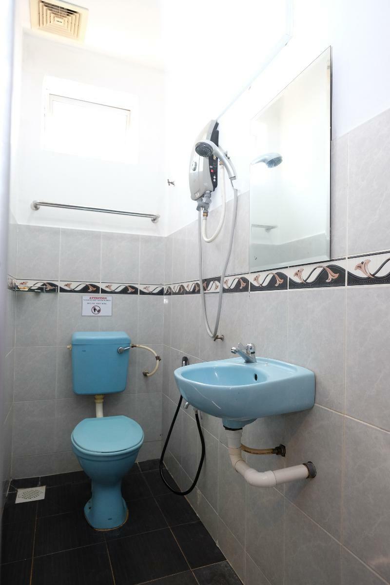 Oyo 603 Sri Padang Inn Куантан Экстерьер фото